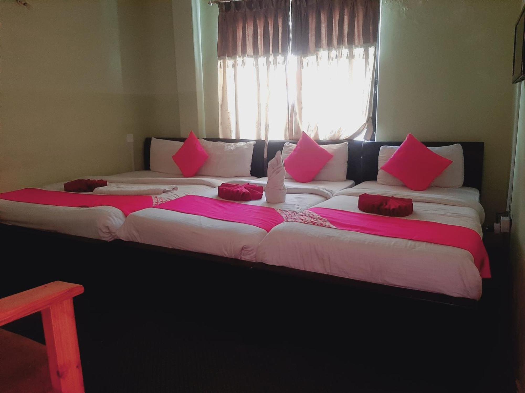 Hotel Lake N Yeti Pokhara Eksteriør billede